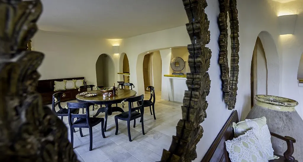 Antica Dimora La Corona San Pantaleo Hotel