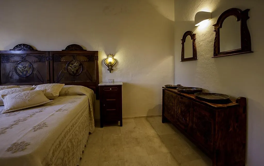 Antica Dimora La Corona San Pantaleo Hotel